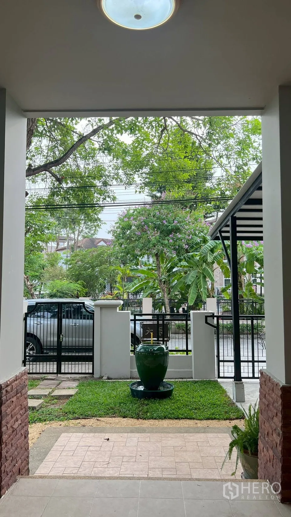 Detached House for rent in Lat Krabang, Bangkok - Gated front entry with small lawn and ceramic water jar fountain.