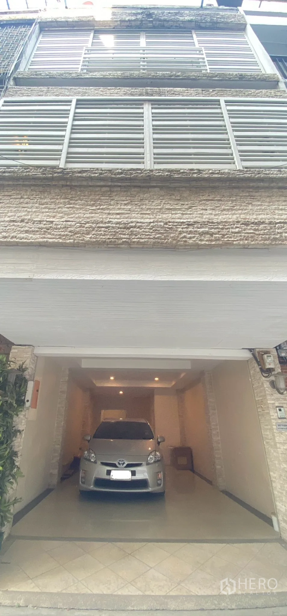 Home Office for rent in Pathum Wan, Bangkok - Three‑story home office facade with louvered balconies and a covered single‑car garage.