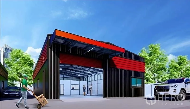 คลังสินค้า ให้เช่าในLat Phrao, Bangkok - มุมมองด้านหน้าโกดัง พื้นที่ลานขนถ่ายสินค้า ประตูเปิดกว้างและที่จอดรถ ท่ามกลางพื้นที่สีเขียว