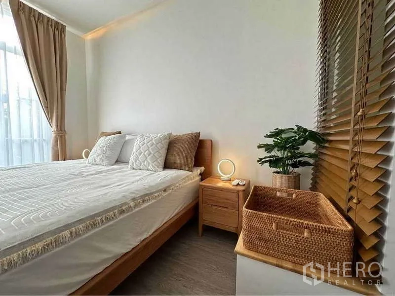 Detached House for rent in Prawet, Bangkok - Cozy bedroom with queen bed, warm wood furniture and soft lighting.