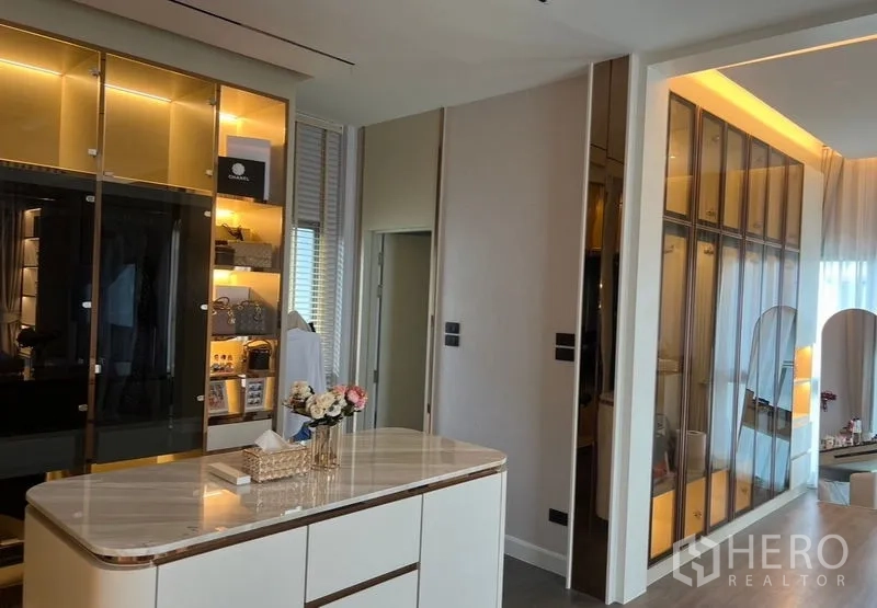 Detached House for sale in Bang Kapi, Bangkok - Dressing room with central island, display cabinets and soft ambient lighting.
