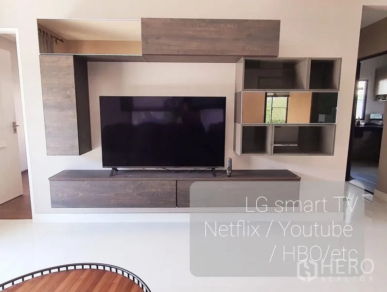 Detached House for rent in Bang Phli, Samut Prakan - Media wall with built-in cabinets and a large smart TV in the living area