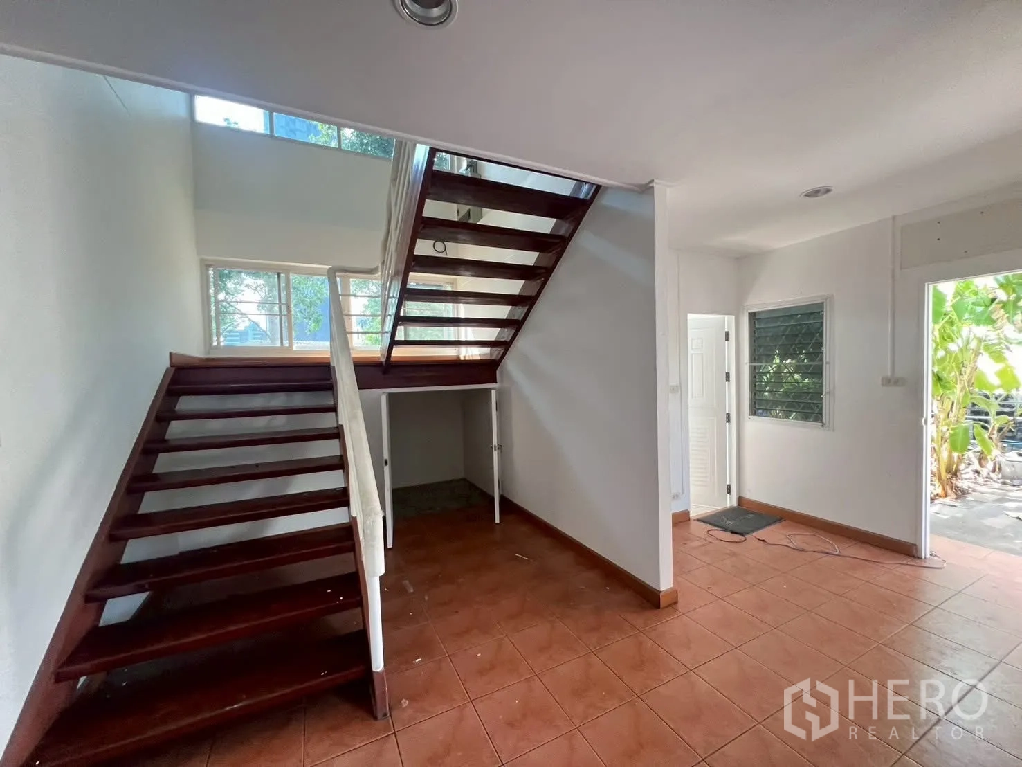 Detached House for rent in Watthana, Bangkok - Wooden staircase with handrails and windows bringing in natural light.