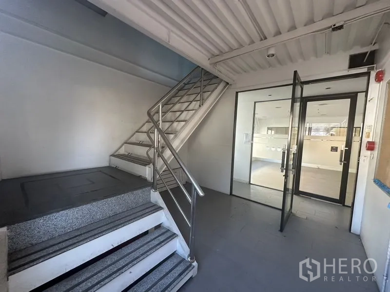 Warehouse for rent in Saphan Sung, Bangkok - Stairwell with stainless rails leading to glass entry doors.