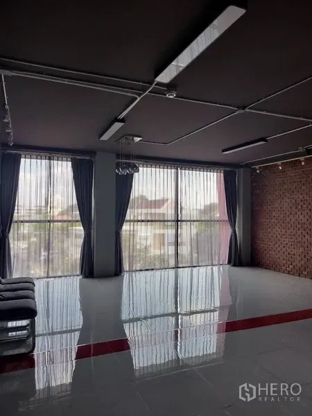 Office Space for rent in Khlong Toei, Bangkok - Bright room with floor‑to‑ceiling windows, sheer curtains and urban views.