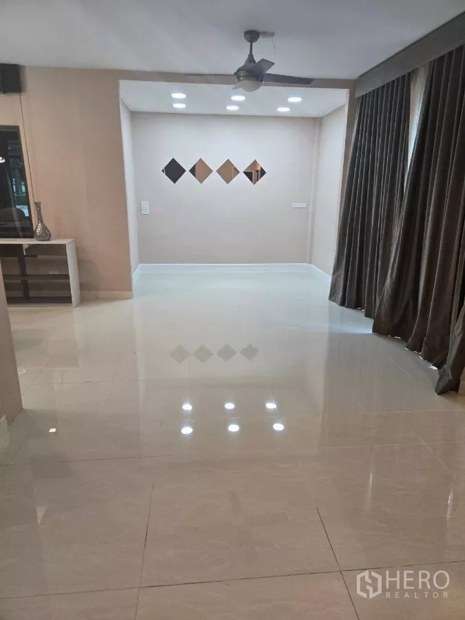 Detached House for rent or sale in Bang Phli, Samut Prakan - Spacious open-plan area with glossy tile floors, recessed lighting, and a ceiling fan.