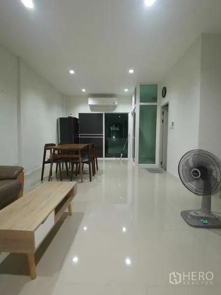 Home Office for rent or sale - Open-plan living and dining room with glossy tile floors and air conditioning.