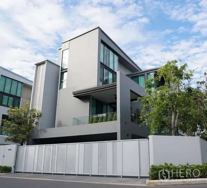 Detached House for rent in Saphan Sung, Bangkok - Modern three-storey detached house exterior with large glass panels and clean lines.