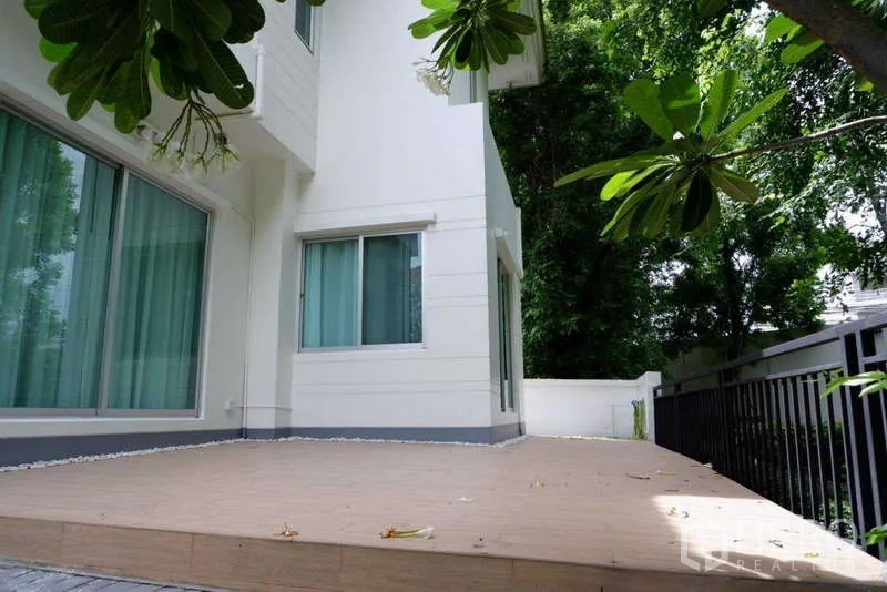 Detached House for rent in Saphan Sung, Bangkok - Side terrace deck beside the house shaded by mature trees and fenced boundary.