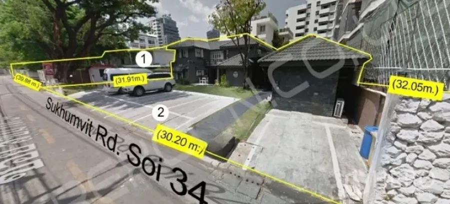 Land for sale - Wide street-front land with marked boundaries, parking bays, mature trees and a low-rise house in the Sukhumvit–Thonglor area.