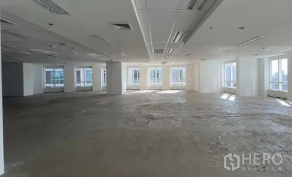 办公空间 出租 - 宽敞壳体办公室，规则柱距，三面自然采光。