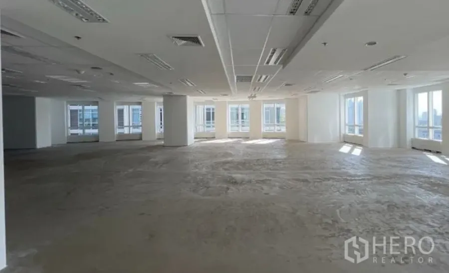 Office Space for rent - Spacious shell office space with regular columns and natural light from three sides.