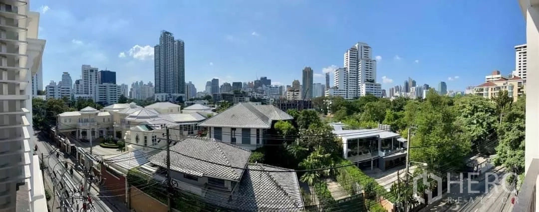 คอนโด ให้เช่าในWatthana, Bangkok - วิวพาโนรามาเมืองและพื้นที่สีเขียวจากระเบียงย่านสุขุมวิท