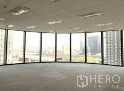 สำนักงาน ให้เช่าในRatchathewi, Bangkok - พื้นที่สำนักงานมุมกระจกเต็มบานพร้อมวิวสกายไลน์กรุงเทพฯ แบบพาโนรามา.