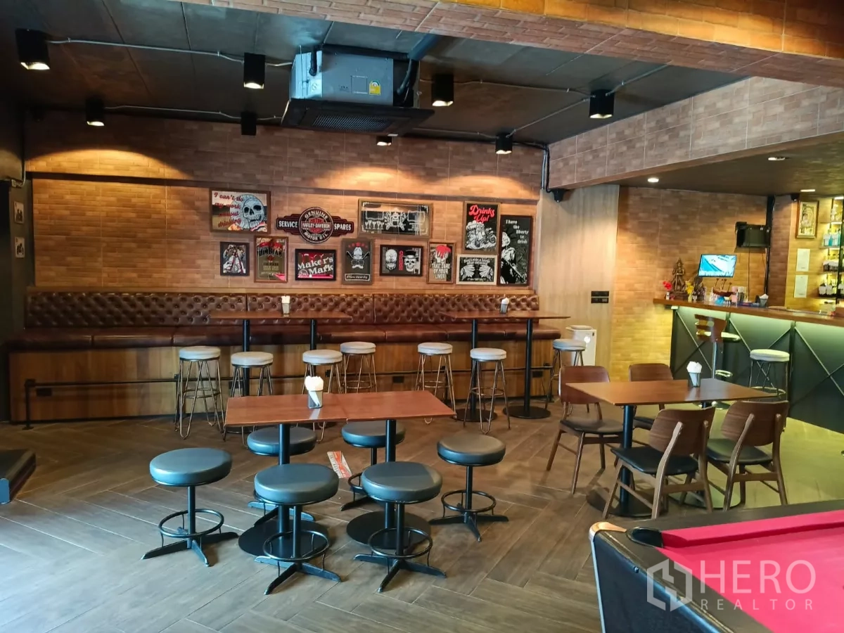 Retail Space for rent - Wide lounge shot showing leather banquette seating and the bar in the background.
