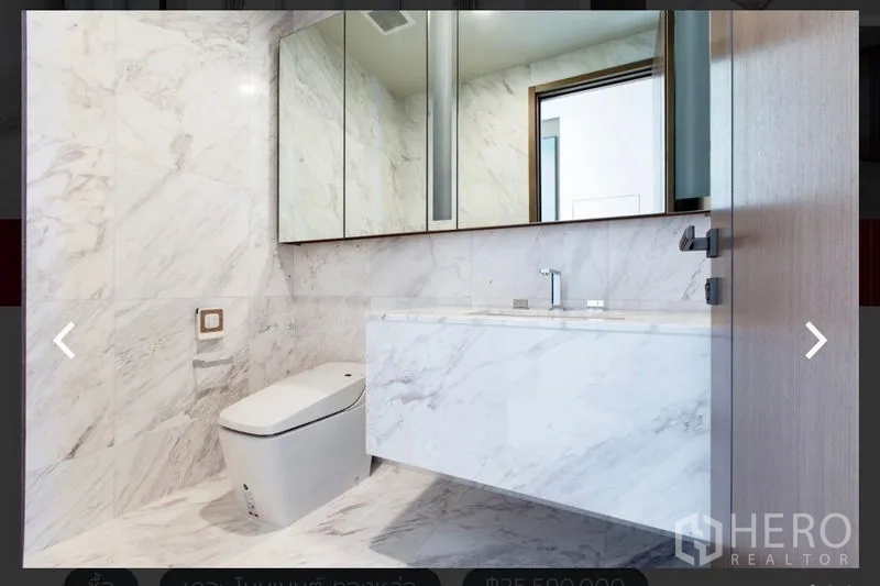 คอนโด ให้เช่าหรือขายในWatthana, Bangkok - ห้องน้ำสไตล์โมเดิร์น ผนังหินอ่อน เคาน์เตอร์ลอย และโถสุขภัณฑ์อัจฉริยะ