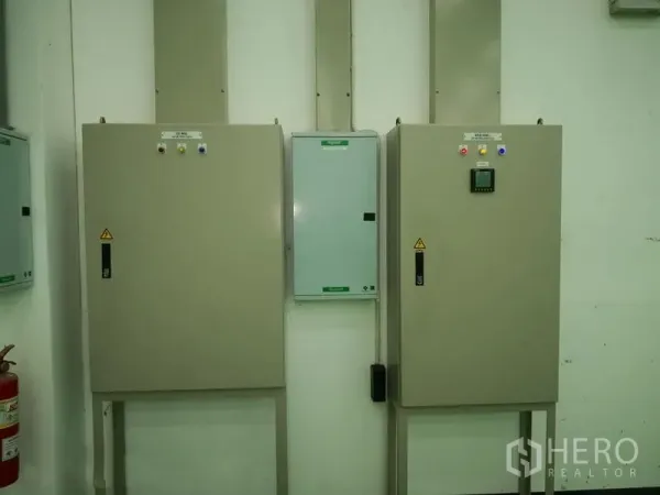 คลังสินค้า ให้เช่าในBang Phli, Samut Prakan - ตู้ควบคุมและจ่ายไฟอุตสาหกรรมภายในโกดัง