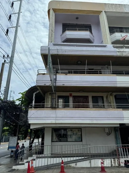 Shophouse for rent in Watthana, Bangkok - Multi-storey shophouse facade with balconies overlooking the street.