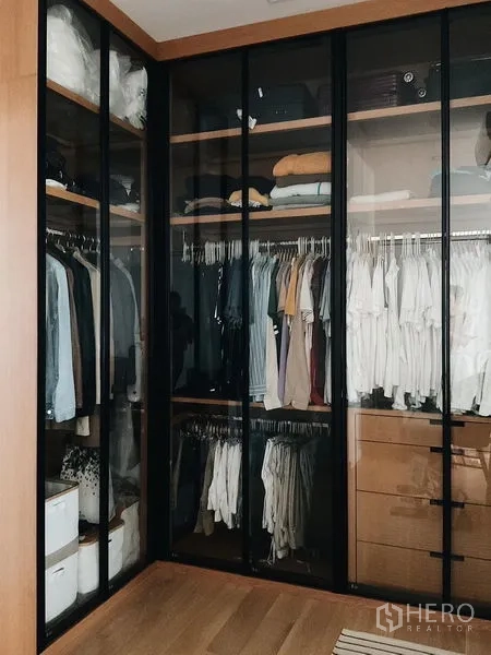 Detached House for sale in Bang Kapi, Bangkok - Walk-in closet with glass-front wardrobes and organized storage.