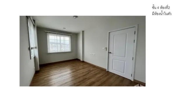 สำนักงานที่บ้าน ให้เช่า - ห้องนอนหรือออฟฟิศพื้นไม้ ประตูสีขาว หน้าต่างบานใหญ่