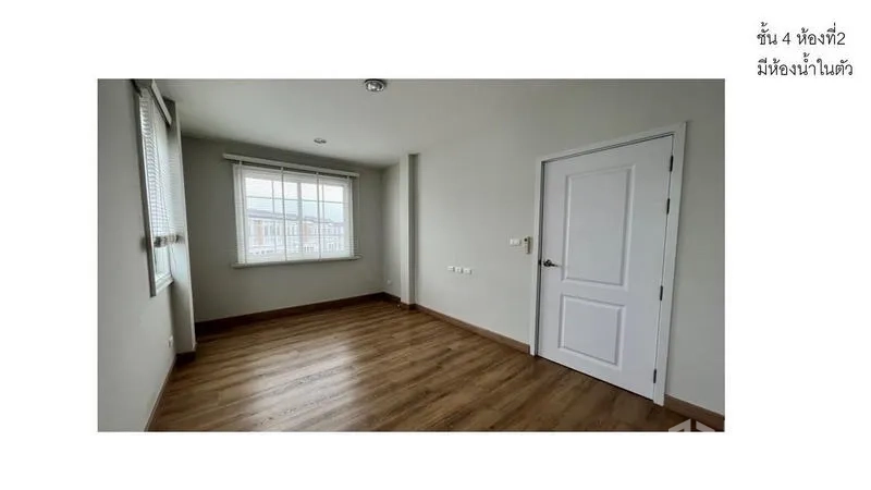 สำนักงานที่บ้าน ให้เช่า - ห้องนอนหรือออฟฟิศพื้นไม้ ประตูสีขาว หน้าต่างบานใหญ่
