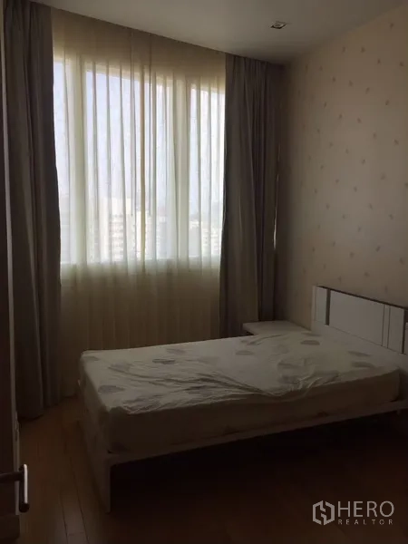 คอนโด ให้เช่าในKhlong Toei, Bangkok - ห้องนอนที่สาม เตียงเดี่ยว สไตล์มินิมอล พร้อมหน้าต่างรับแสง