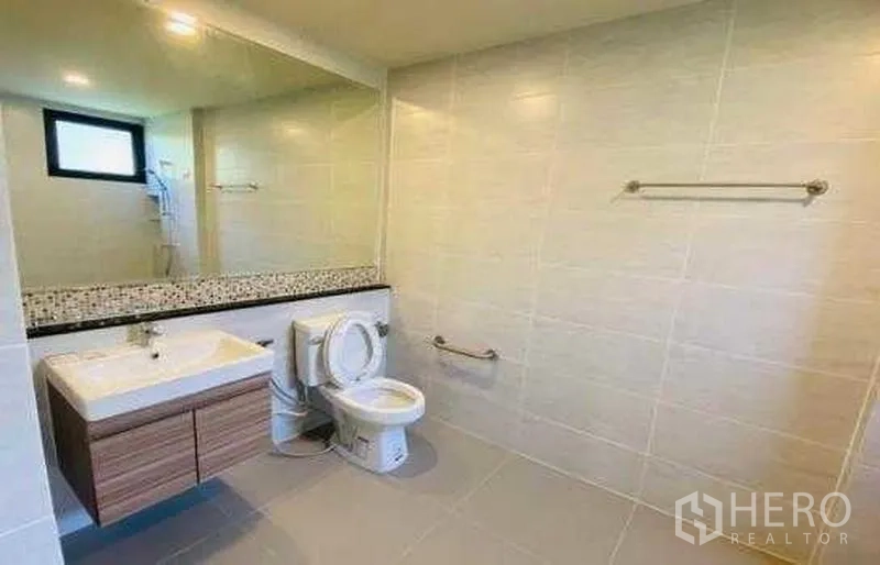 Detached House for sale in Bang Phli, Samut Prakan - Clean bathroom with wall-hung vanity, mosaic backsplash and large mirror.
