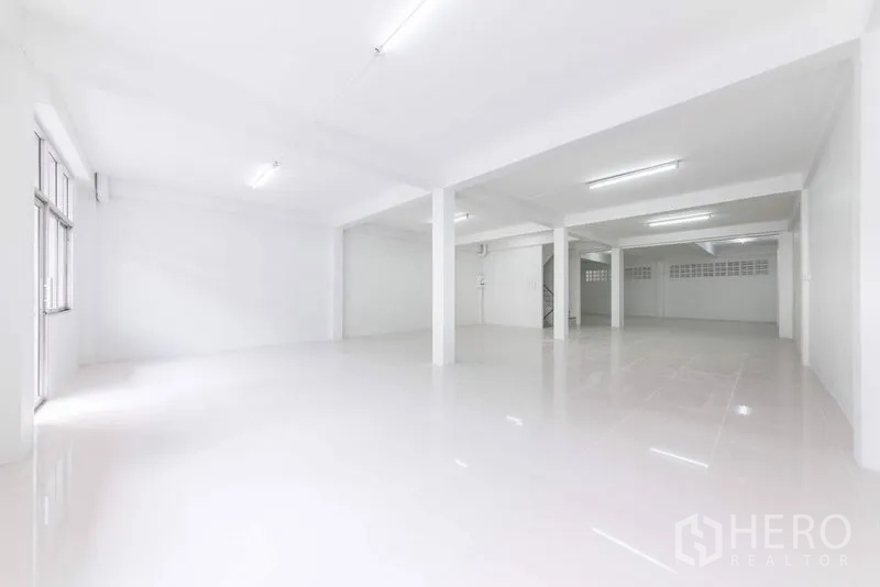 Home Office for sale in Bang Kho Laem, Bangkok - Sunlit open-plan level with pillars and wide windows ready for office layout.