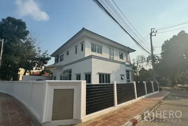 Detached House for sale in Pak Kret, Nonthaburi - Side and rear elevation of the home with solid boundary wall and multiple windows.
