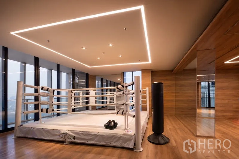 คอนโด ให้เช่า - เวทีมวยไทยพร้อมกระสอบทรายในห้องฟิตเนส