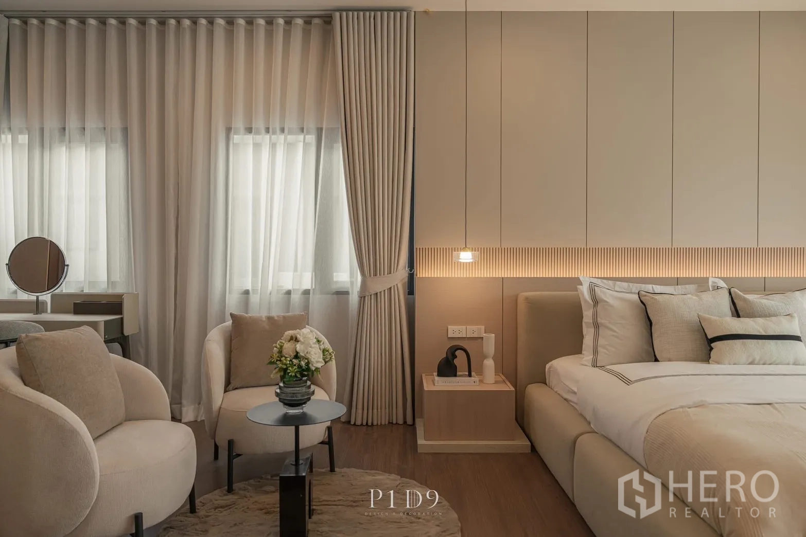 Detached House for rent in Bang Phli, Samut Prakan - Seating nook beside the bed with round table and sheer curtains.