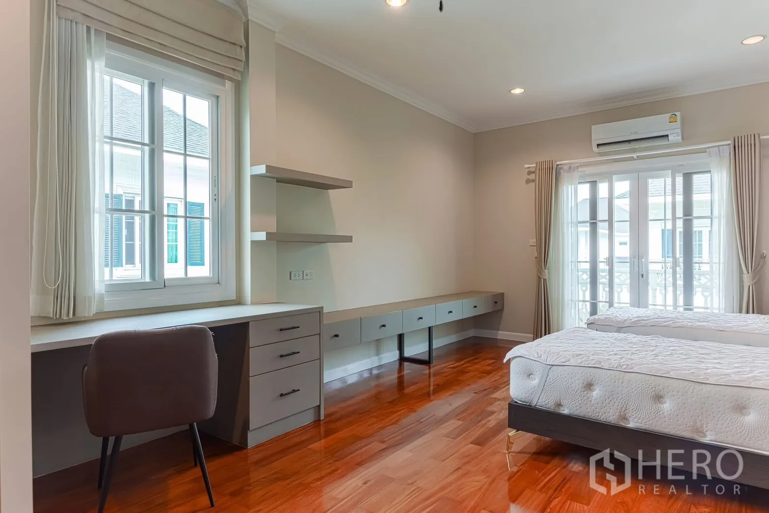 Property Image #20 for property HRE00304