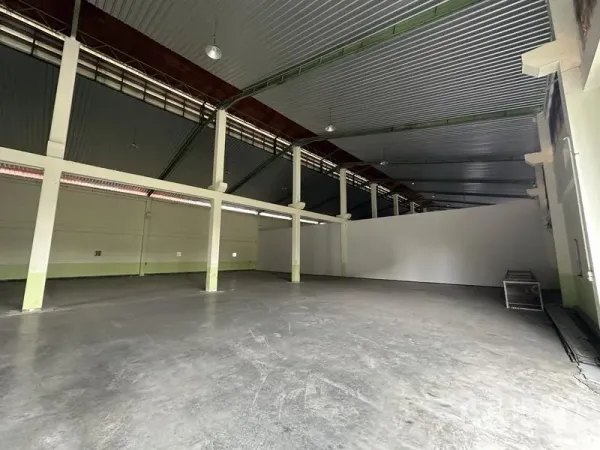 คลังสินค้า ให้เช่าในLat Krabang, Bangkok - พื้นที่โกดังแบบเปิดโล่ง หลังคาเมทัลชีท ช่วงเสากว้าง พื้นคอนกรีตเรียบ