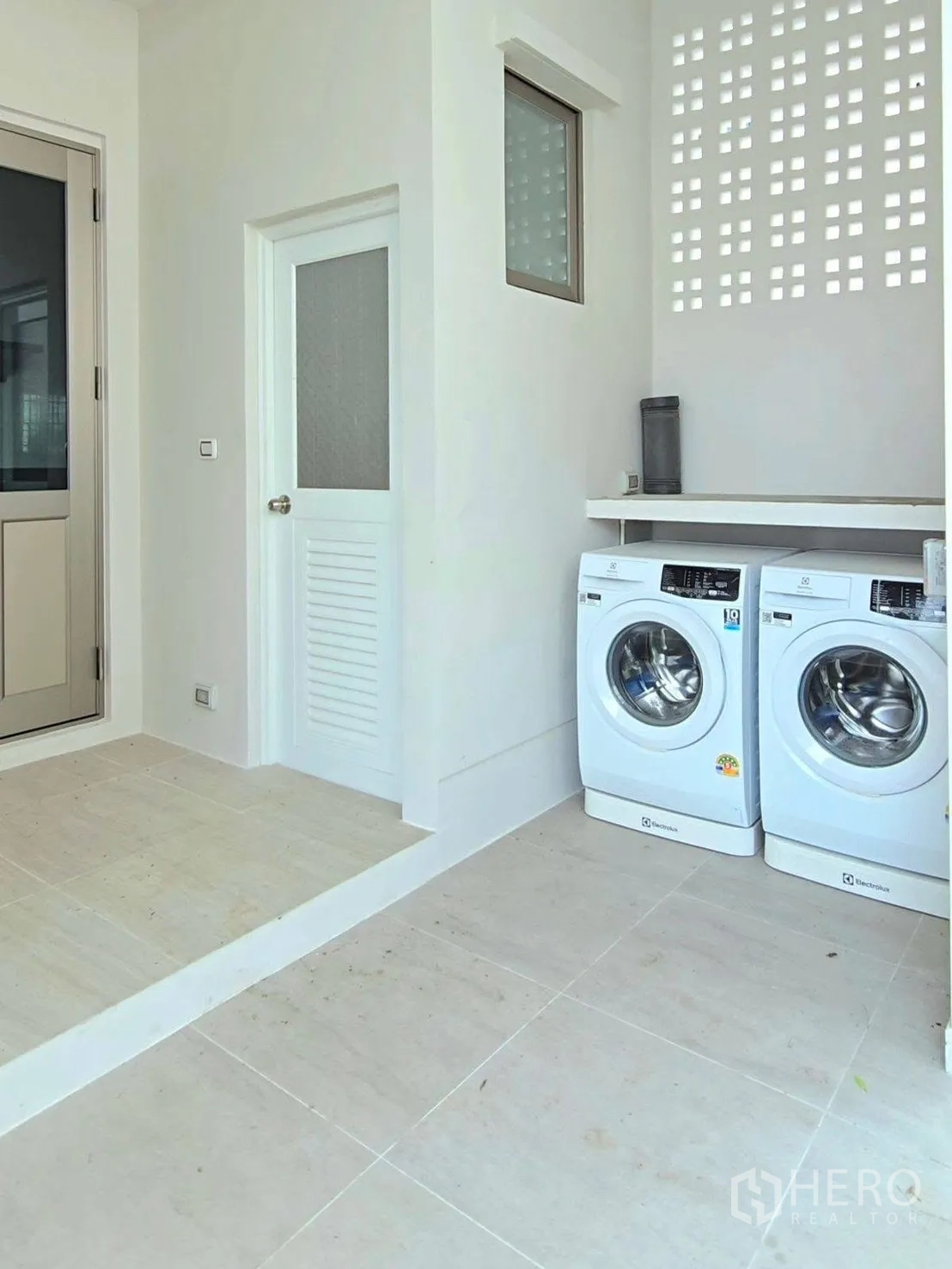 Property Image #17 for property HRE00297