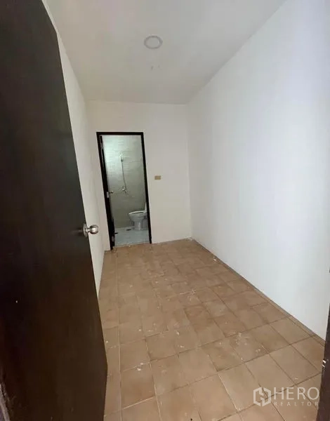 公寓 出租 - 女佣房或储物间，连通小卫浴