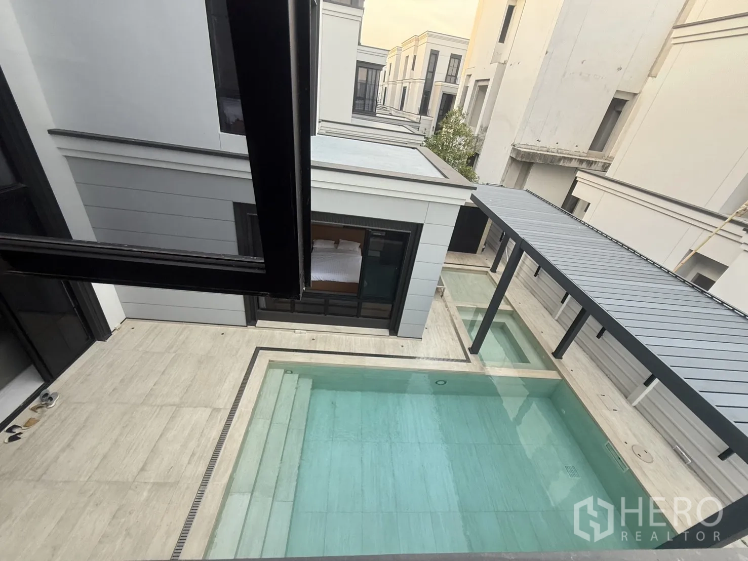 Detached House for rent in Saphan Sung, Bangkok - Courtyard pool and terrace with pergola, seen from the upper floor.