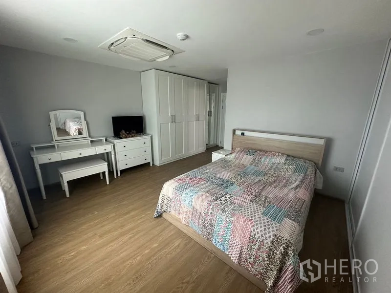 Condominium for rent - Bedroom with dressing table, TV console and full-height wardrobe.