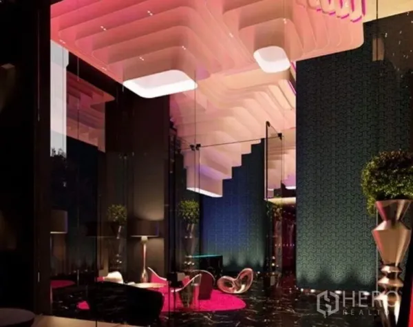 คอนโด ให้เช่าในWatthana, Bangkok - ล็อบบี้คอนโดดีไซน์ทันสมัย เพดานไฟสีชมพูบรรยากาศหรู