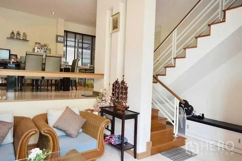 Detached House for sale in Bueng Kum, Bangkok - Split-level layout showing lower living room, elevated dining zone and wooden staircase.