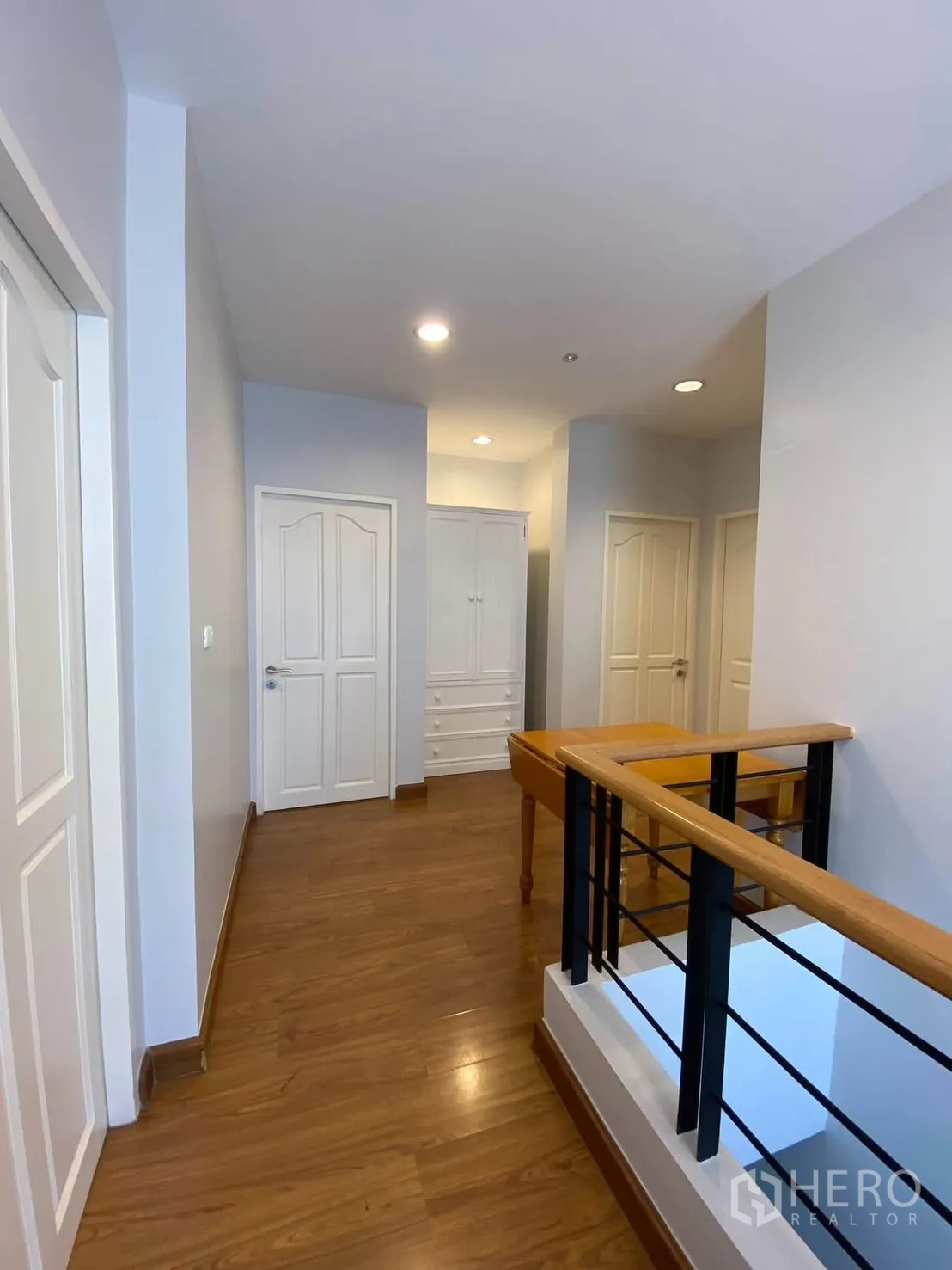 Detached House for rent in Mueang Samut Prakan, Samut Prakan - Upper hallway with wood floors and multiple bedroom doors.