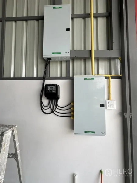 คลังสินค้า ให้เช่าในKhlong Sam Wa, Bangkok - ตู้คอนโทรลระบบไฟฟ้าและมิเตอร์ รองรับไฟฟ้าอุตสาหกรรม