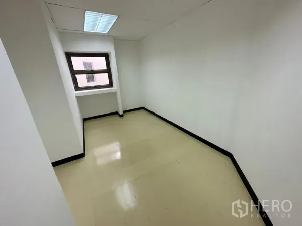 Office Space for rent in Pathum Wan, Bangkok - Compact private office or meeting room with a single window and overhead lighting.