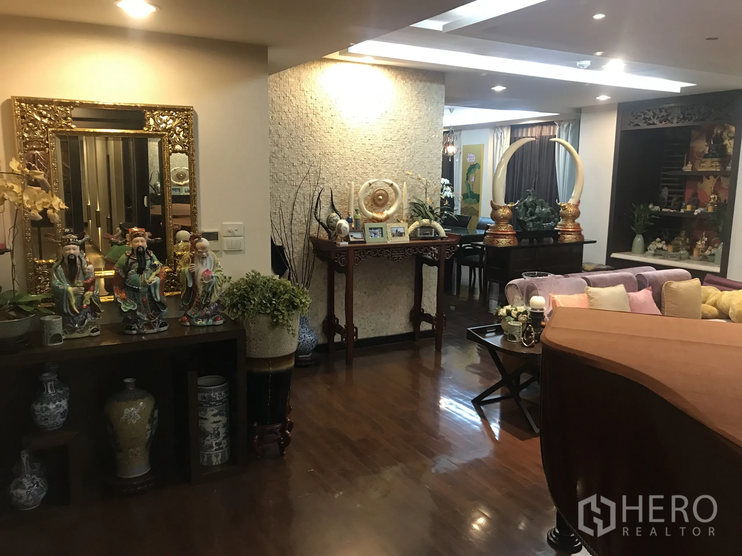 Condominium for sale in Yan Nawa, Bangkok - Spacious open-plan living room with decorative feature walls and polished wood flooring.