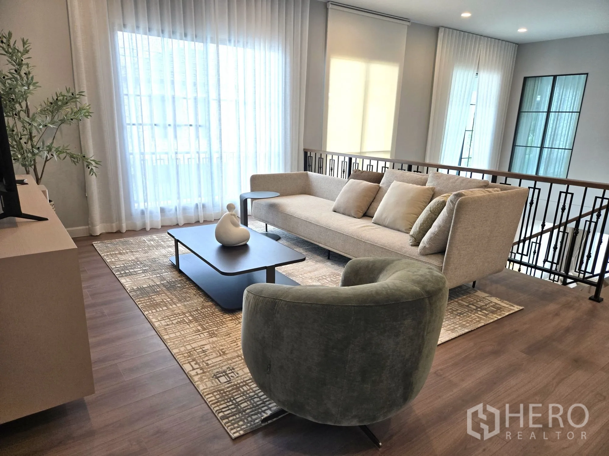 Detached House for rent in Bang Phli, Samut Prakan - Upstairs family lounge with sofa set, coffee table and sheer drapes.