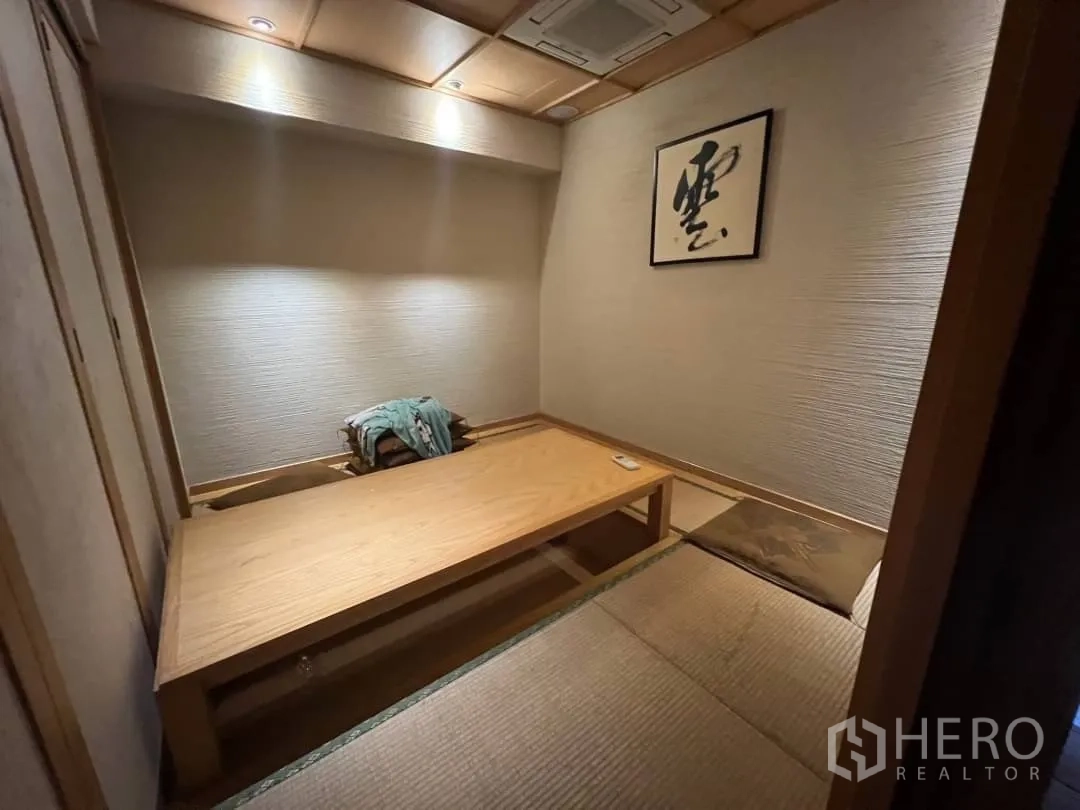 พื้นที่ขายปลีก ให้เช่า - ห้องทาทามิส่วนตัว โต๊ะไม้เตี้ยพร้อมเบาะนั่ง