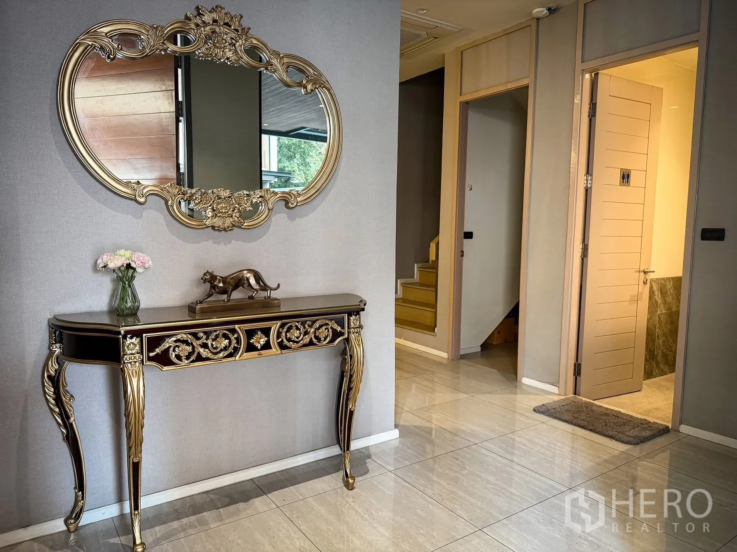 Detached House for rent or sale in Lak Si, Bangkok - Elegant foyer featuring an ornate console table and mirror near interior doors.