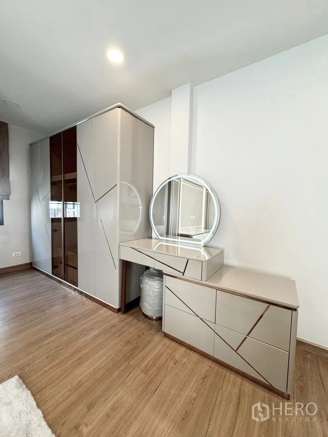 Property Image #17 for property HRE00096