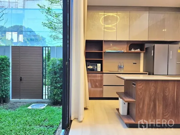 Detached House for rent in Bang Kapi, Bangkok - Modern kitchen with island opening to a private lawn and garden gate