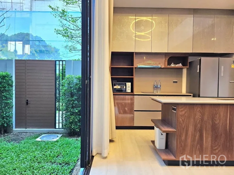 Detached House for rent in Bang Kapi, Bangkok - Modern kitchen with island opening to a private lawn and garden gate