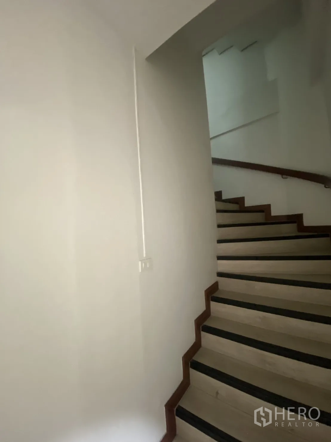 Shophouse for rent in Bang Rak, Bangkok - Internal staircase with wooden treads and handrail leading to upper floors.